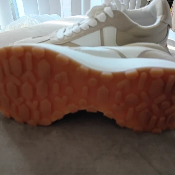 Steve Madden Beige and White Athletic Shoes - Picture 4 of 5